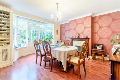 17 Furham Feild, Pinner, HA5 4DX