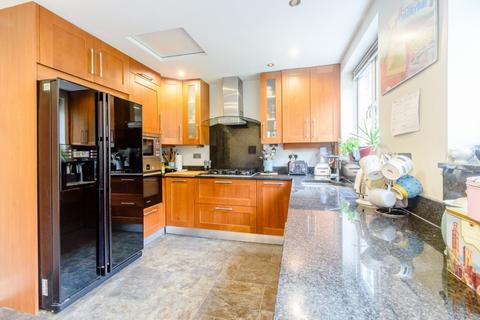 17 Furham Feild, Pinner, HA5 4DX