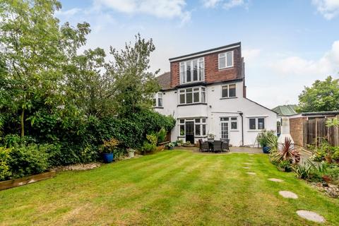 17 Furham Feild, Pinner, HA5 4DX