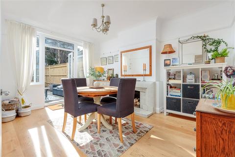 16 Garden Close, Banstead, SM7 2QB