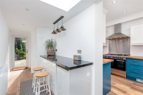 16 Garden Close, Banstead, SM7 2QB
