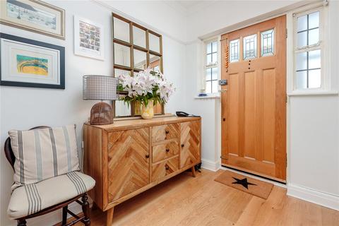16 Garden Close, Banstead, SM7 2QB