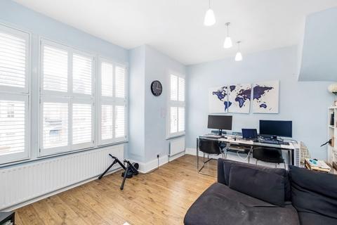 3 bedroom flat to rent, Hazelbourne Road, Balham, London