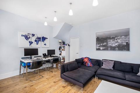 3 bedroom flat to rent, Hazelbourne Road, Balham, London