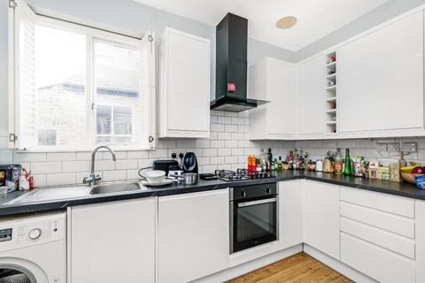 3 bedroom flat to rent, Hazelbourne Road, Balham, London