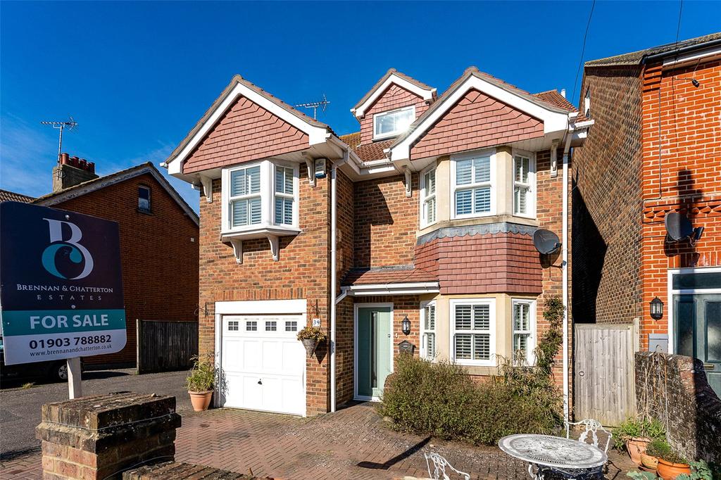 Manor Road, East Preston, Littlehampton, BN16 5 bed detached house £