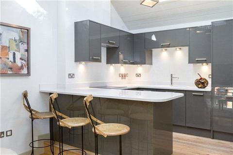 1d Blake Mews, Richmond, TW9 3GA