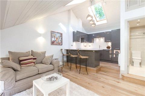 1d Blake Mews, Richmond, TW9 3GA