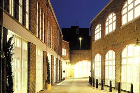 1d Blake Mews, Richmond, TW9 3GA
