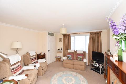 32 Chiltern End, Ashford, TN24 8QJ