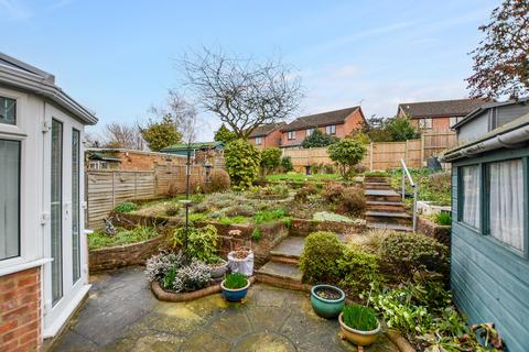 32 Chiltern End, Ashford, TN24 8QJ