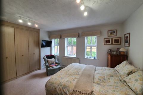 18 Blakemere Drive, Northwich, CW9 8US