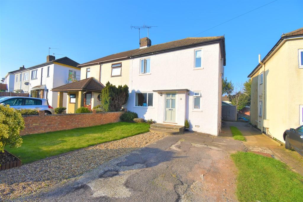 Roberts Road, Aldershot 3 bed semidetached house £315,000