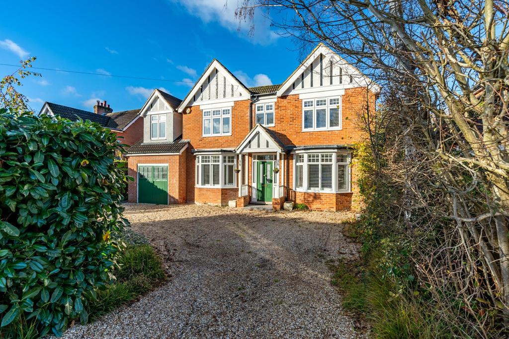 Kingsway, Chandler's Ford, Eastleigh, SO53 5 bed detached house £960,000