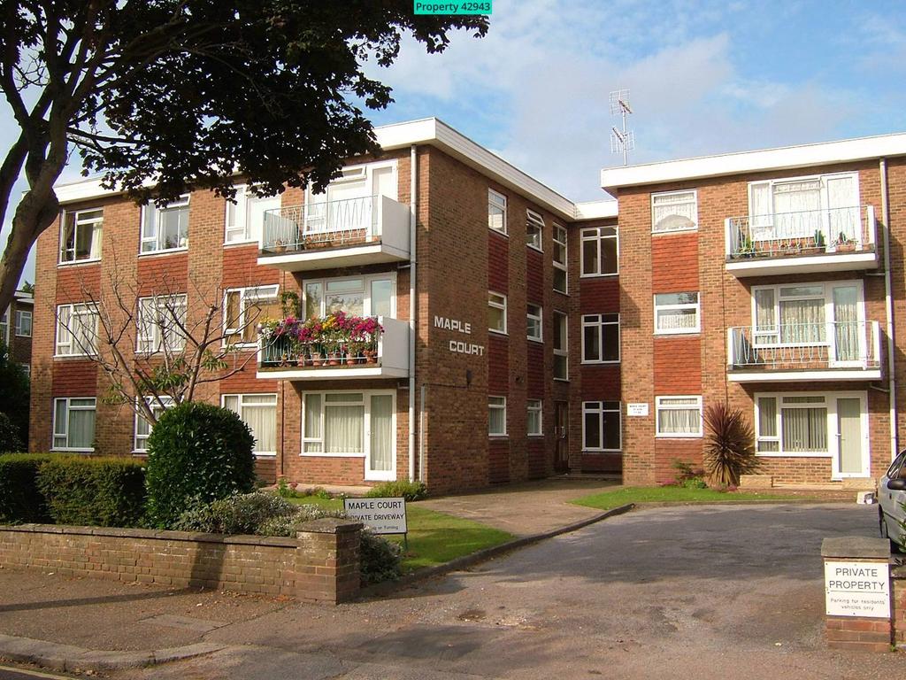 Maple Court, Wallace Avenue, Worthing, BN11 5PZ 1 bed ground floor flat