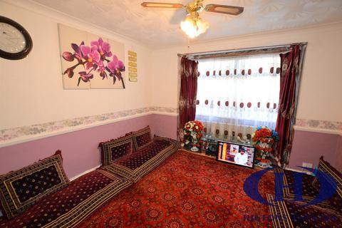 4 bedroom terraced house for sale, Stratford Road, Southall