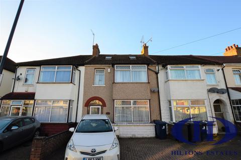 4 bedroom terraced house for sale, Stratford Road, Southall