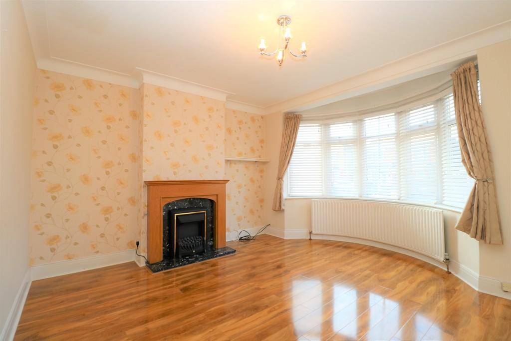 Stag Lane, Edgware 3 bed semidetached house £1,800 pcm (£415 pw)