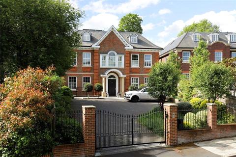 6 Deepdale, London, SW19 5EZ