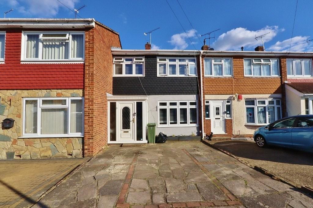 Patmore Way, Romford, RM5 3 bed terraced house £400,000