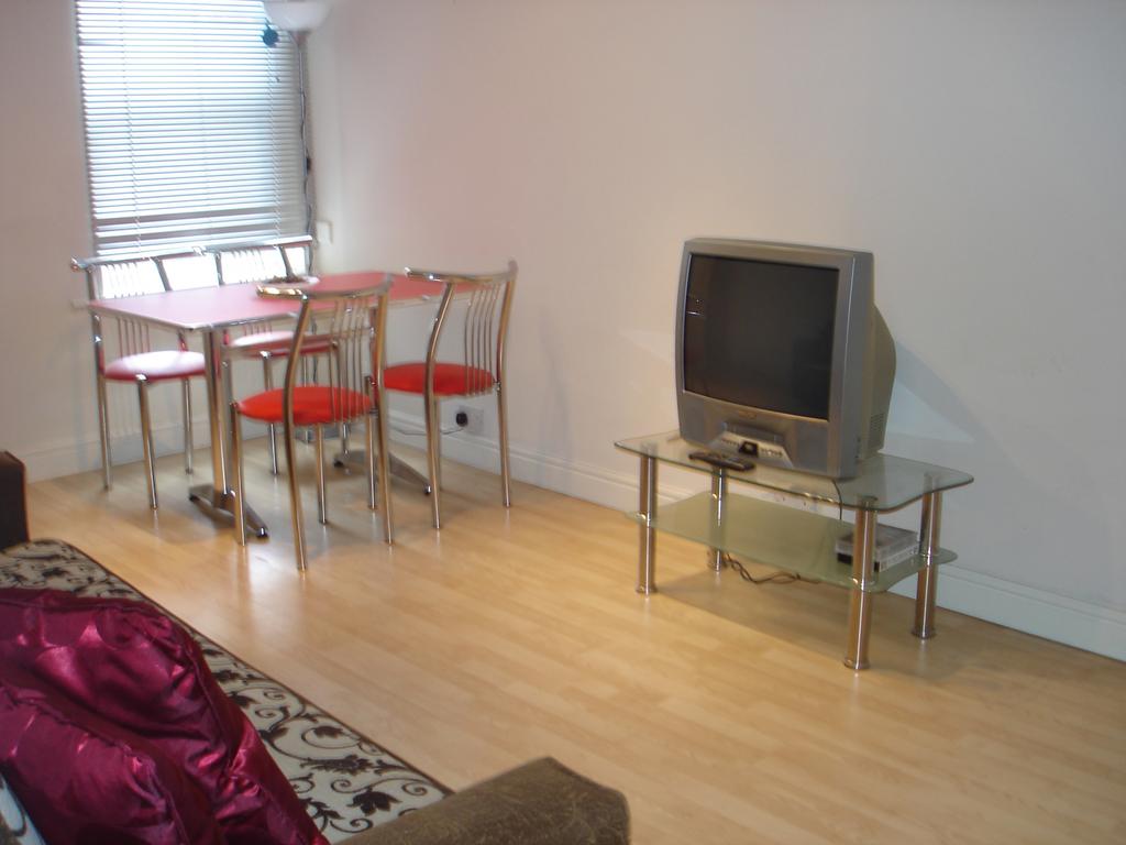 Spacious one bedroom flat available on fredrick s
