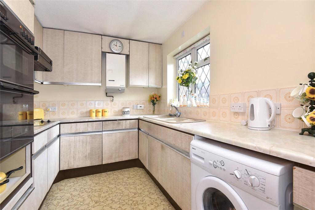 Kilmuir Close, College Town, Sandhurst, Berkshire, GU47 3 bed detached house £1,450 pcm (£335 pw)