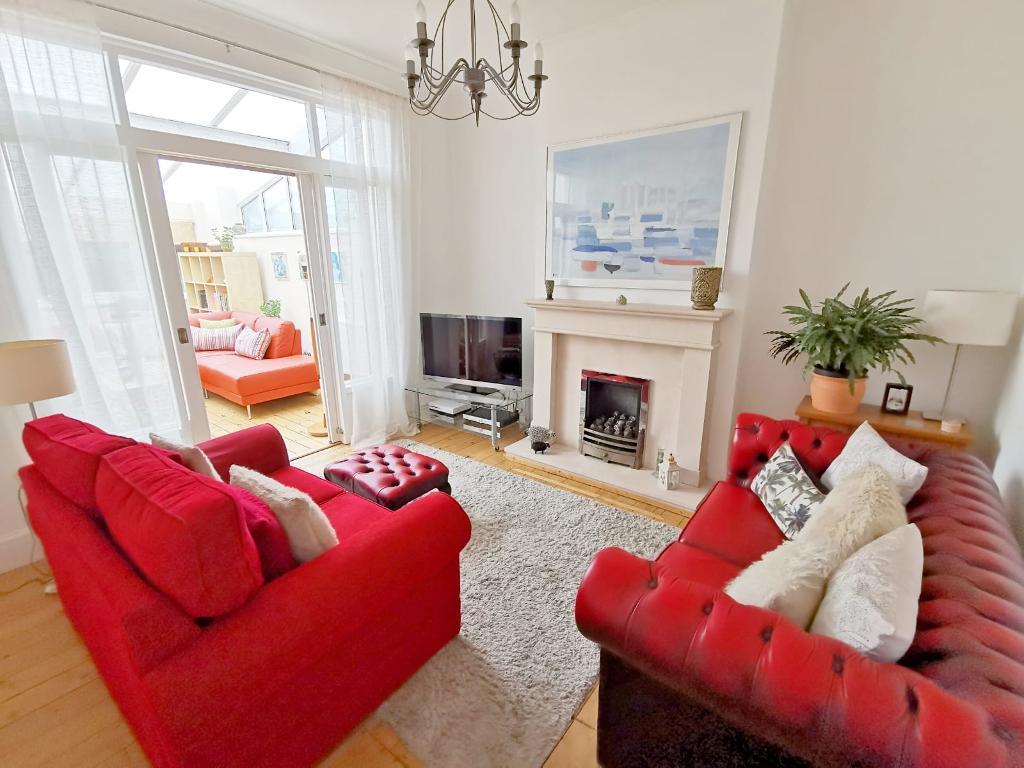 EBRINGTON ROAD, WEST BROMWICH, WEST MIDLANDS, B71 1AB 3 bed semi