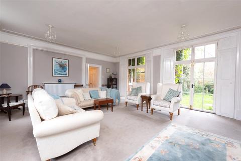 Flat 1, The Chestnuts High Street, Theale, Reading, RG7 5AN