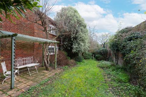 Flat 1, The Chestnuts High Street, Theale, Reading, RG7 5AN