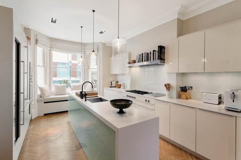 13 Pitt Street, London, W8 4NX