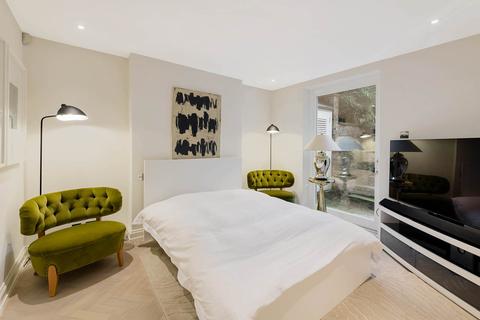 13 Pitt Street, London, W8 4NX