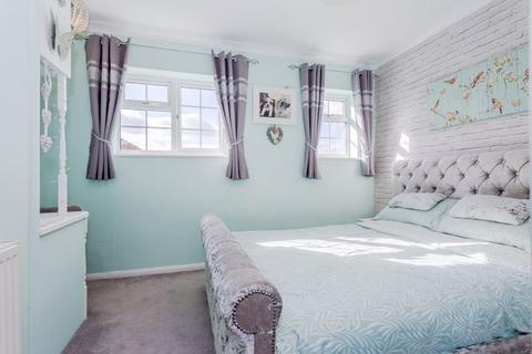 40 Ashgrove, Steeple Claydon, Buckingham, MK18 2NW