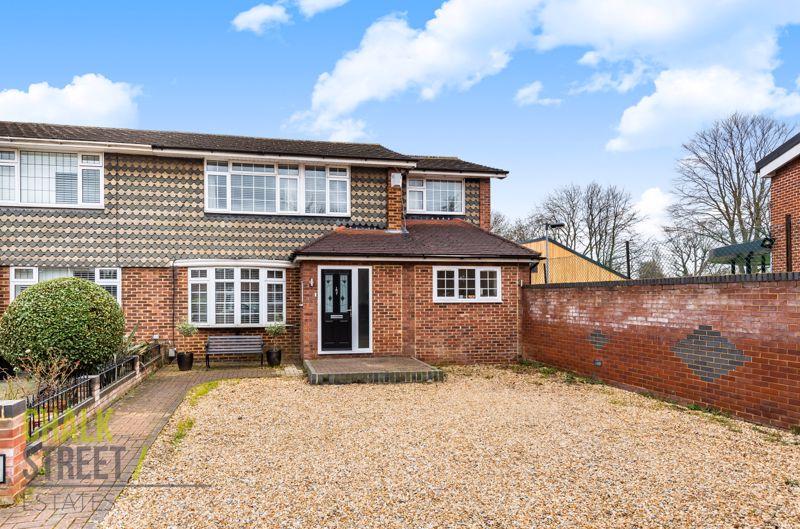 Oak Dene Close, Hornchurch, RM11 4 bed semidetached house £575,000
