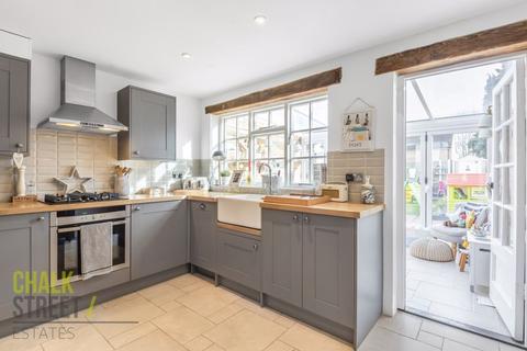 42 Shaftesbury Road, Romford, RM1 2QJ