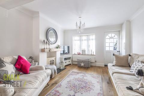 42 Shaftesbury Road, Romford, RM1 2QJ