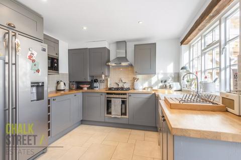 42 Shaftesbury Road, Romford, RM1 2QJ