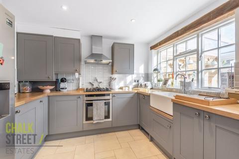 42 Shaftesbury Road, Romford, RM1 2QJ