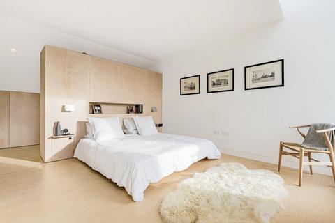 50 Forthbridge Road, London, SW11 5NY