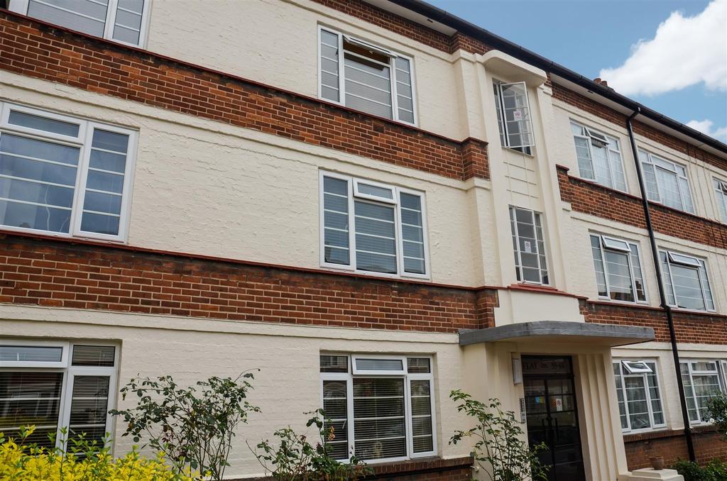 Manor Vale, Brentford 3 bed apartment £375,000