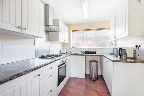 62 Homestall, Guildford, GU2 8JS