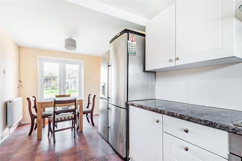 62 Homestall, Guildford, GU2 8JS