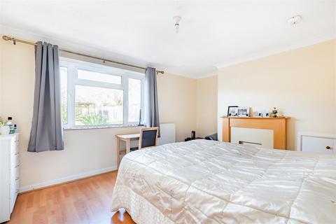 62 Homestall, Guildford, GU2 8JS