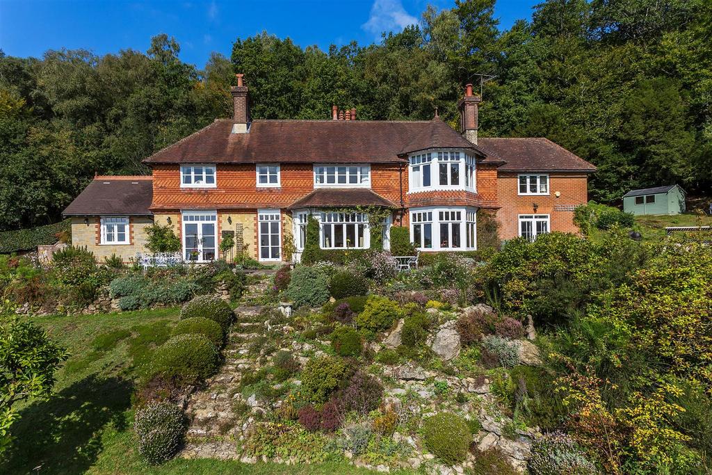 Moon Hall Road, Ewhurst, Cranleigh 5 bed detached house for sale £