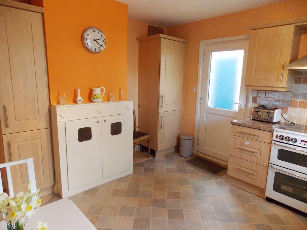 Kitchen 2.jpg