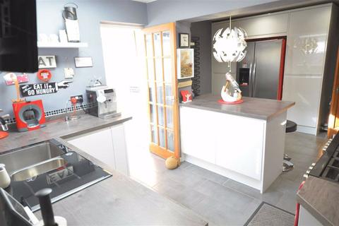 2 Blaisdon Close, Abbeymead, Gloucester, GL4 4SB