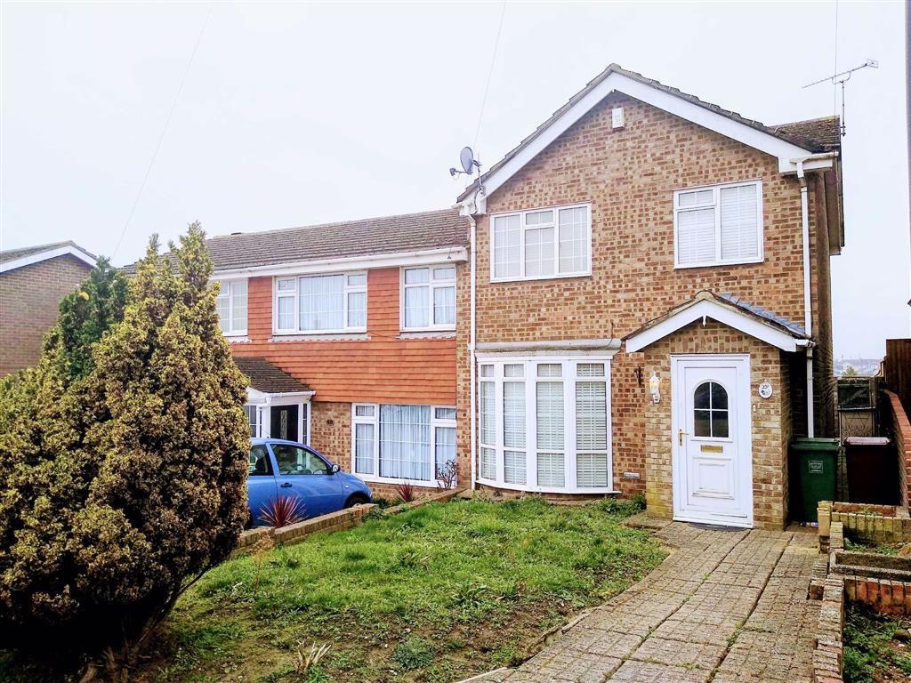 Rochester Crescent, Hoo, Rochester 3 bed end of terrace house £1,150