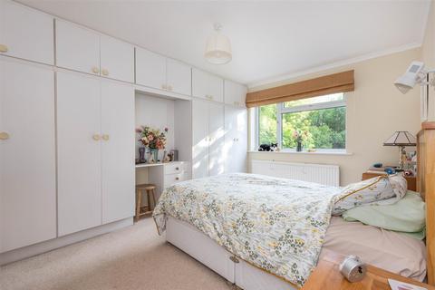 9 The Dene, West Molesey, KT8 2HL