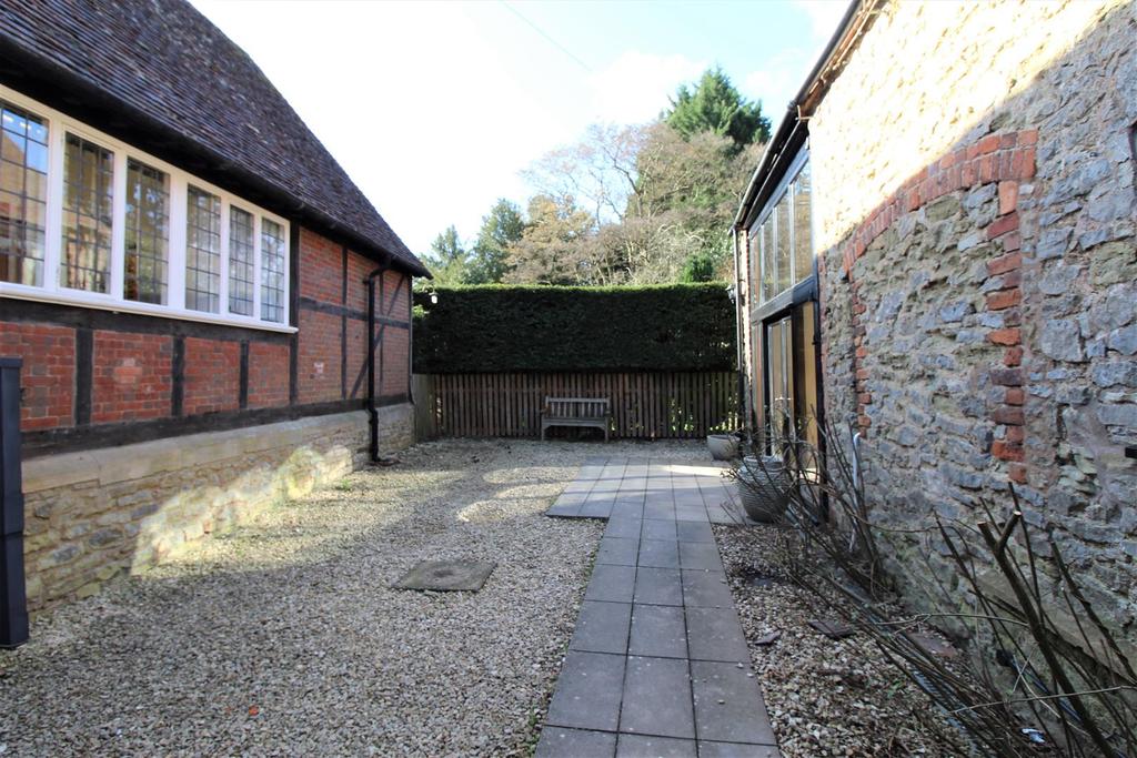 Courtyard.jpg