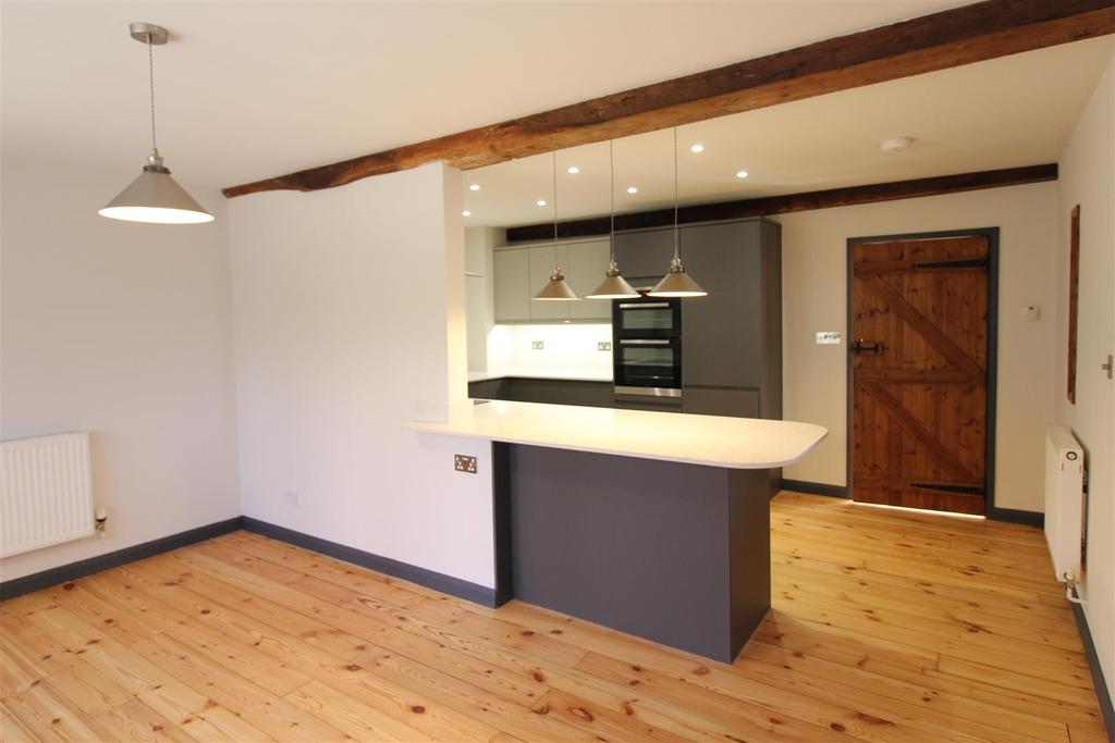 Kitchen dining.jpg