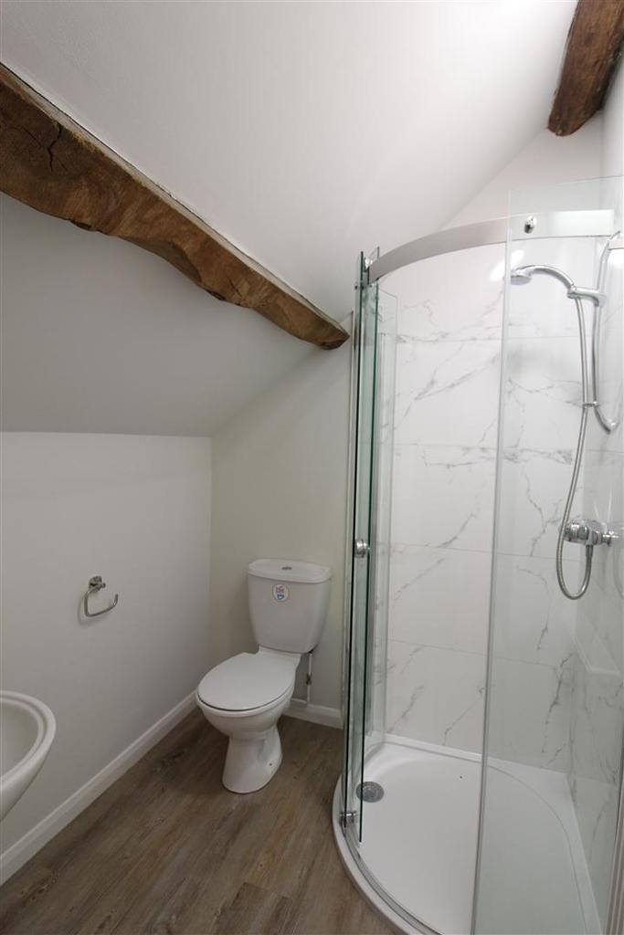 Bedroom1 en-suite.jpg